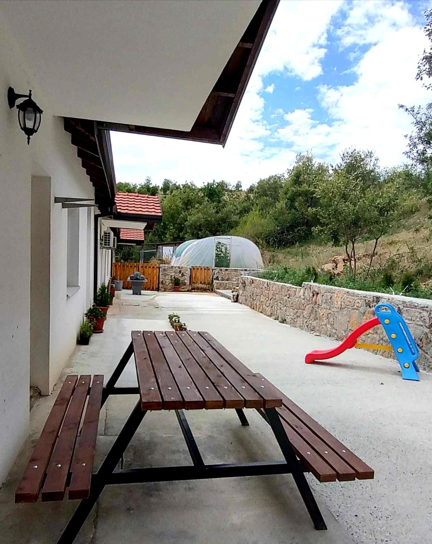 Lesnovo House Tomevski Luaran gambar